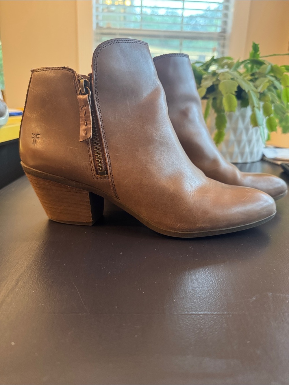 Frye Judith double zip ankle boots women’s size 10